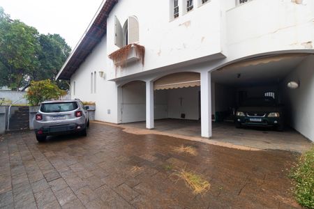 Casa à venda com 695m², 3 quartos e 7 vagas Casa à venda com 695m², 3 quartos e 7 vagasGaragem