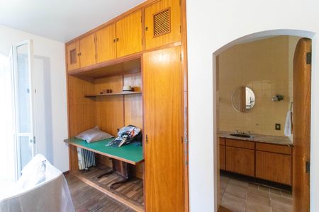 Casa à venda com 695m², 3 quartos e 7 vagas Casa à venda com 695m², 3 quartos e 7 vagasSuíte 01