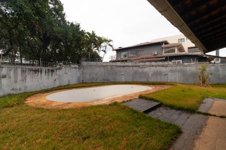Casa à venda com 695m², 3 quartos e 7 vagas Casa à venda com 695m², 3 quartos e 7 vagasQuintal