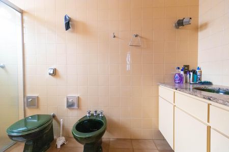 Casa à venda com 695m², 3 quartos e 7 vagas Casa à venda com 695m², 3 quartos e 7 vagasBanheiro da Suíte 02