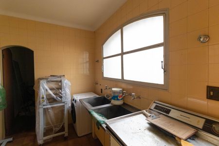 Casa à venda com 695m², 3 quartos e 7 vagas Casa à venda com 695m², 3 quartos e 7 vagasÁrea de Serviço