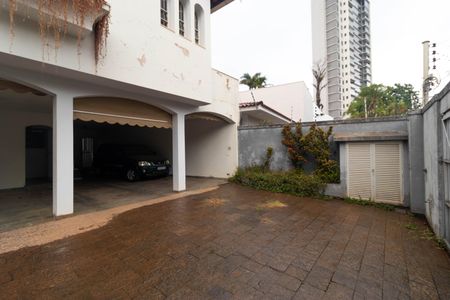 Casa à venda com 695m², 3 quartos e 7 vagas Casa à venda com 695m², 3 quartos e 7 vagasGaragem