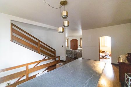 Casa à venda com 695m², 3 quartos e 7 vagas Casa à venda com 695m², 3 quartos e 7 vagasSala