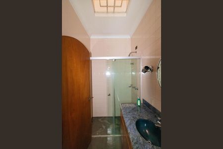 Casa à venda com 695m², 3 quartos e 7 vagas Casa à venda com 695m², 3 quartos e 7 vagasBanheiro