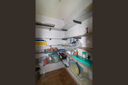 Casa à venda com 695m², 3 quartos e 7 vagas Casa à venda com 695m², 3 quartos e 7 vagasDespensa