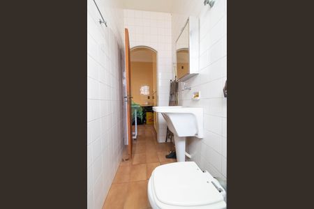 Casa à venda com 695m², 3 quartos e 7 vagas Casa à venda com 695m², 3 quartos e 7 vagasBanheiro de Serviço