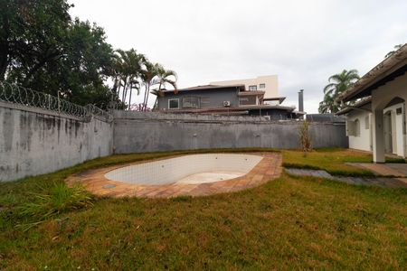 Casa à venda com 695m², 3 quartos e 7 vagas Casa à venda com 695m², 3 quartos e 7 vagasQuintal