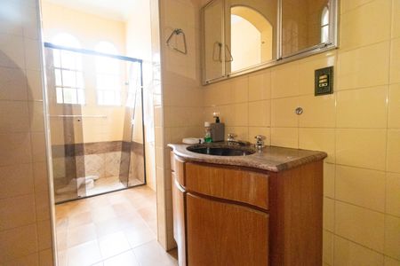 Casa à venda com 695m², 3 quartos e 7 vagas Casa à venda com 695m², 3 quartos e 7 vagasBanheiro da Suíte 03