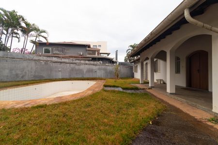 Casa à venda com 695m², 3 quartos e 7 vagas Casa à venda com 695m², 3 quartos e 7 vagasQuintal
