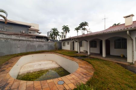 Casa à venda com 695m², 3 quartos e 7 vagas Casa à venda com 695m², 3 quartos e 7 vagasQuintal