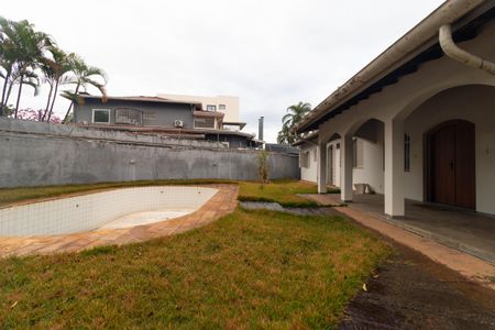 Casa à venda com 695m², 3 quartos e 7 vagas Casa à venda com 695m², 3 quartos e 7 vagasQuintal