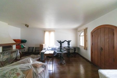 Casa à venda com 695m², 3 quartos e 7 vagas Casa à venda com 695m², 3 quartos e 7 vagasSala