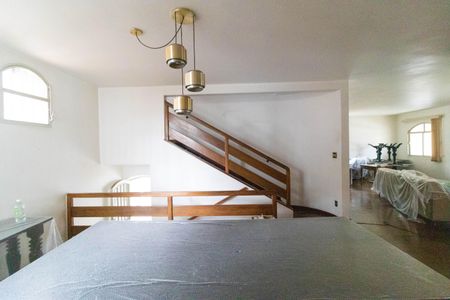 Casa à venda com 695m², 3 quartos e 7 vagas Casa à venda com 695m², 3 quartos e 7 vagasSala