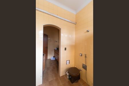 Casa à venda com 695m², 3 quartos e 7 vagas Casa à venda com 695m², 3 quartos e 7 vagasBanheiro da Suíte 03