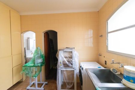 Casa à venda com 695m², 3 quartos e 7 vagas Casa à venda com 695m², 3 quartos e 7 vagasÁrea de Serviço