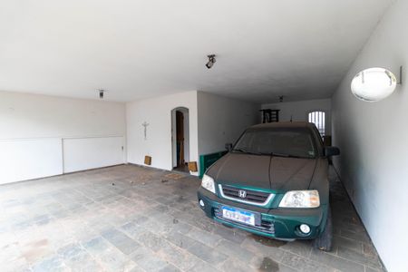 Casa à venda com 695m², 3 quartos e 7 vagas Casa à venda com 695m², 3 quartos e 7 vagasGaragem