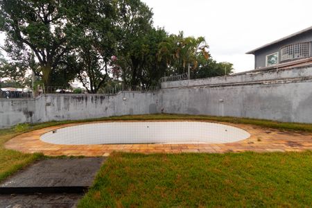 Casa à venda com 695m², 3 quartos e 7 vagas Casa à venda com 695m², 3 quartos e 7 vagasQuintal