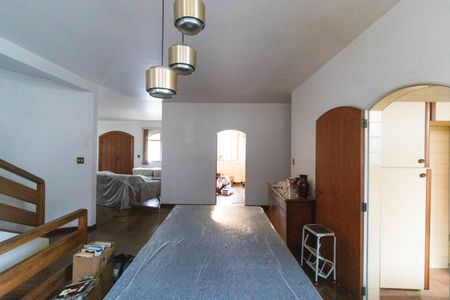 Casa à venda com 695m², 3 quartos e 7 vagas Casa à venda com 695m², 3 quartos e 7 vagasSala