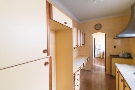 Casa à venda com 695m², 3 quartos e 7 vagas Casa à venda com 695m², 3 quartos e 7 vagasCozinha