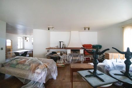 Casa à venda com 695m², 3 quartos e 7 vagas Casa à venda com 695m², 3 quartos e 7 vagasSala