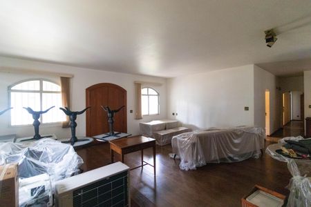 Casa à venda com 695m², 3 quartos e 7 vagas Casa à venda com 695m², 3 quartos e 7 vagasSala