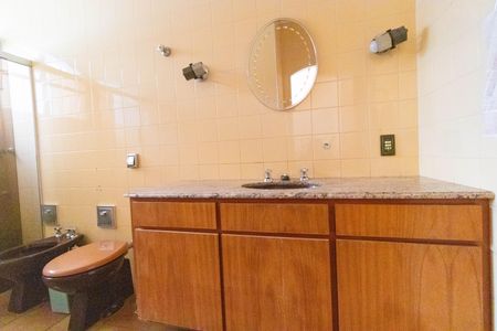 Casa à venda com 695m², 3 quartos e 7 vagas Casa à venda com 695m², 3 quartos e 7 vagasBanheiro da Suíte 01