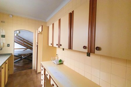 Casa à venda com 695m², 3 quartos e 7 vagas Casa à venda com 695m², 3 quartos e 7 vagasCozinha