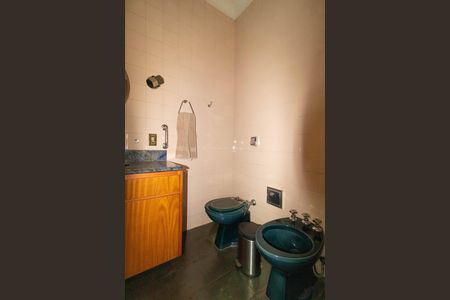 Casa à venda com 695m², 3 quartos e 7 vagas Casa à venda com 695m², 3 quartos e 7 vagasBanheiro