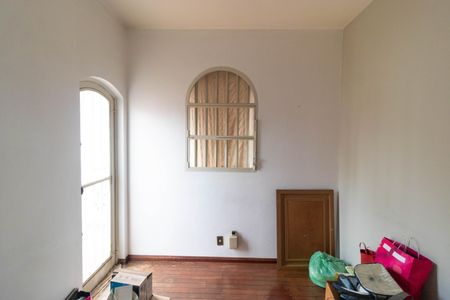 Casa à venda com 695m², 3 quartos e 7 vagas Casa à venda com 695m², 3 quartos e 7 vagasCorredor