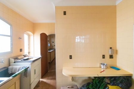 Casa à venda com 695m², 3 quartos e 7 vagas Casa à venda com 695m², 3 quartos e 7 vagasÁrea de Serviço