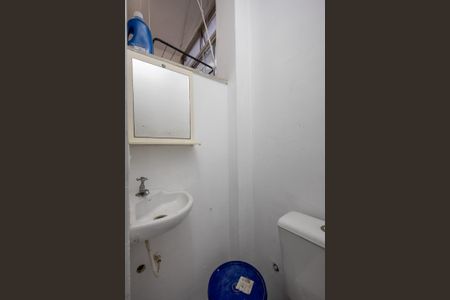 Apartamento para alugar com 68m², 2 quartos e sem vaga Apartamento para alugar com 68m², 2 quartos e sem vagaBanheiro de Serviço