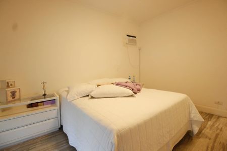 Apartamento à venda com 221m², 4 quartos e 4 vagas Apartamento à venda com 221m², 4 quartos e 4 vagasSuíte