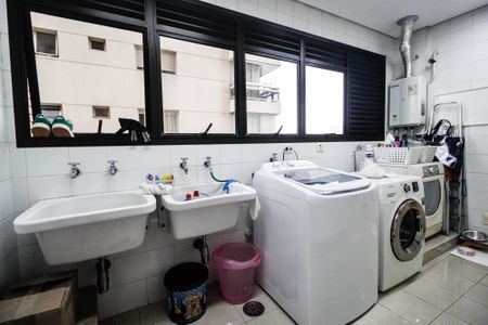 Apartamento à venda com 221m², 4 quartos e 4 vagas Apartamento à venda com 221m², 4 quartos e 4 vagasÁrea de Serviço