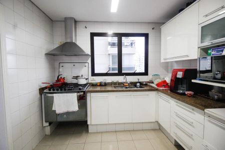 Apartamento à venda com 221m², 4 quartos e 4 vagas Apartamento à venda com 221m², 4 quartos e 4 vagasCozinha