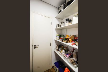 Apartamento à venda com 221m², 4 quartos e 4 vagas Apartamento à venda com 221m², 4 quartos e 4 vagasQuarto de Serviço