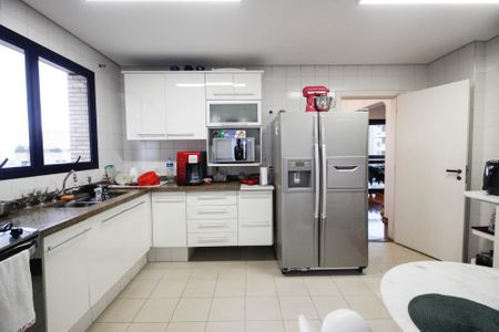 Apartamento à venda com 221m², 4 quartos e 4 vagas Apartamento à venda com 221m², 4 quartos e 4 vagasCozinha