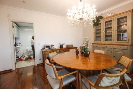 Apartamento à venda com 221m², 4 quartos e 4 vagas Apartamento à venda com 221m², 4 quartos e 4 vagasSala