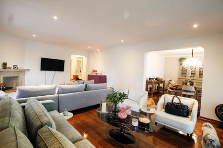 Apartamento à venda com 221m², 4 quartos e 4 vagas Apartamento à venda com 221m², 4 quartos e 4 vagasSala