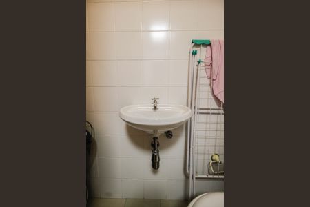 Apartamento à venda com 221m², 4 quartos e 4 vagas Apartamento à venda com 221m², 4 quartos e 4 vagasBanheiro de Serviço