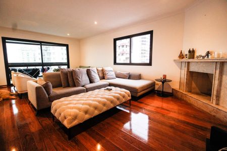 Apartamento à venda com 221m², 4 quartos e 4 vagas Apartamento à venda com 221m², 4 quartos e 4 vagasSala