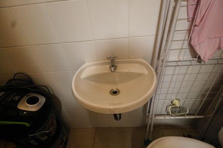 Apartamento à venda com 221m², 4 quartos e 4 vagas Apartamento à venda com 221m², 4 quartos e 4 vagasBanheiro de Serviço