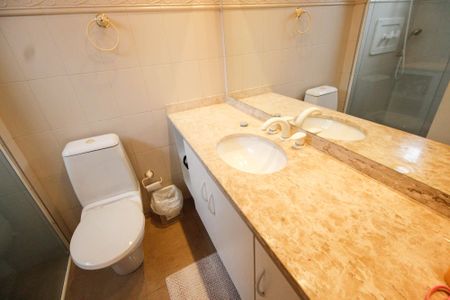 Apartamento à venda com 221m², 4 quartos e 4 vagas Apartamento à venda com 221m², 4 quartos e 4 vagasBanheiro Social