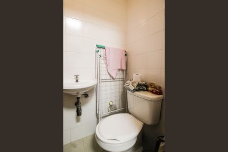 Apartamento à venda com 221m², 4 quartos e 4 vagas Apartamento à venda com 221m², 4 quartos e 4 vagasBanheiro de Serviço