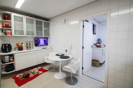 Apartamento à venda com 221m², 4 quartos e 4 vagas Apartamento à venda com 221m², 4 quartos e 4 vagasCozinha