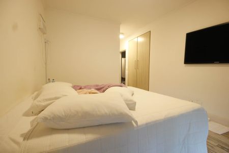 Apartamento à venda com 221m², 4 quartos e 4 vagas Apartamento à venda com 221m², 4 quartos e 4 vagasSuíte