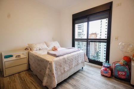 Apartamento à venda com 221m², 4 quartos e 4 vagas Apartamento à venda com 221m², 4 quartos e 4 vagasQuarto 3