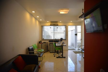 Casa à venda com 108m², 2 quartos e 1 vagaSala