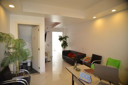 Casa à venda com 108m², 2 quartos e 1 vagaSala