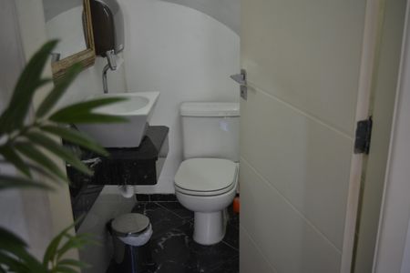 Casa à venda com 108m², 2 quartos e 1 vagaBanheiro Social