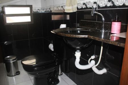 Casa à venda com 170m², 3 quartos e 4 vagasLavabo 1